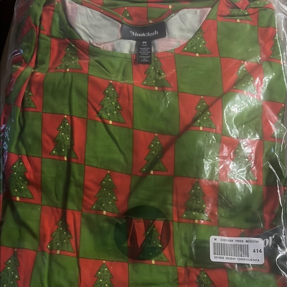 Modcloth Green and Red Polka Dot Pleated A-Line Dress - Picture 3 of 3